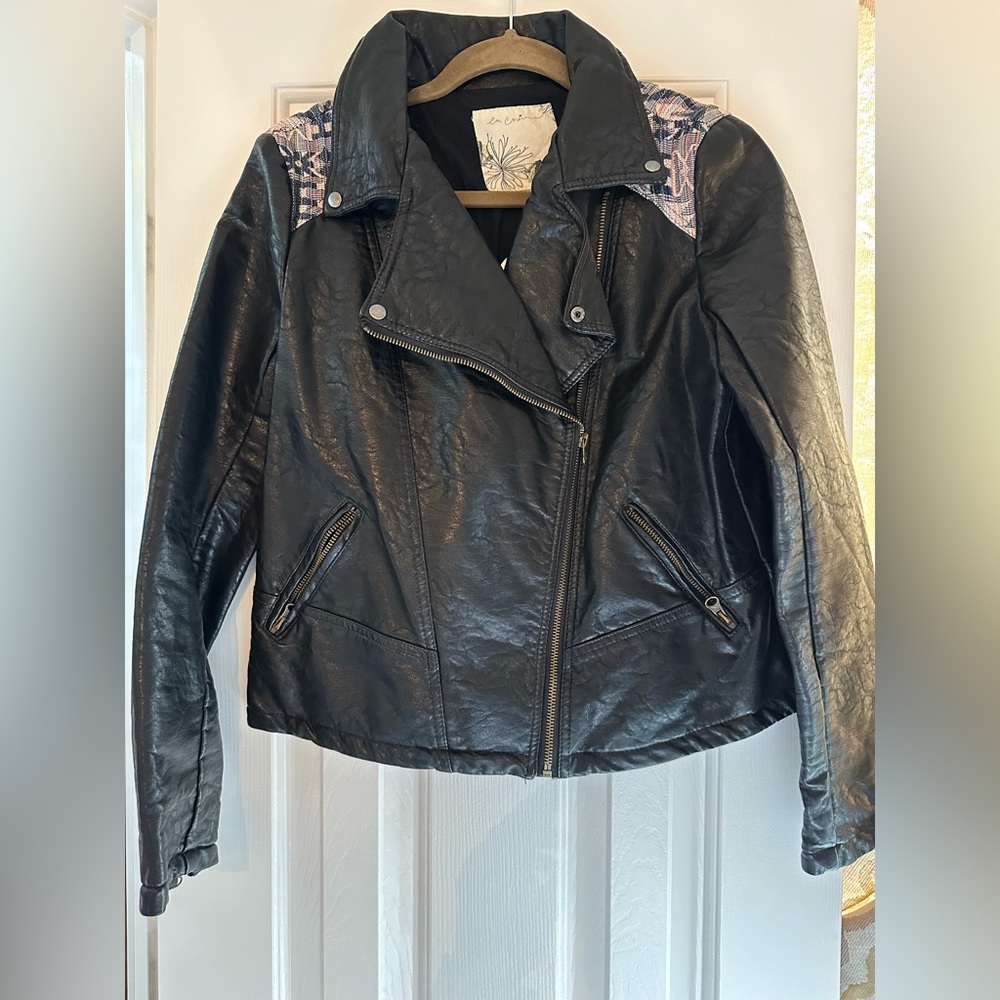 En Crème faux leather jacket with shoulder detail